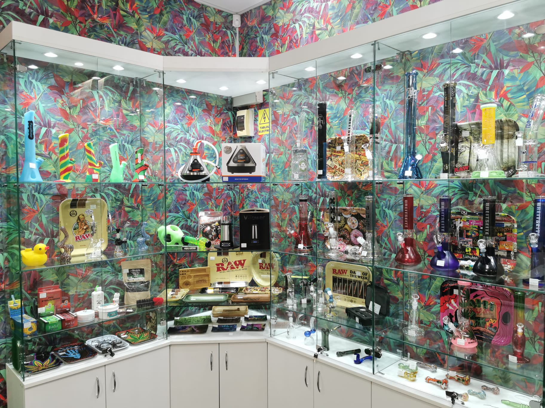 Vitrine sticla si pal Buzau