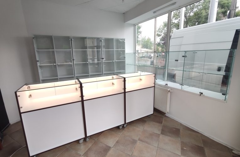 Vitrine din Pal si sticla pentru magazin de ceasuri – Bucuresti