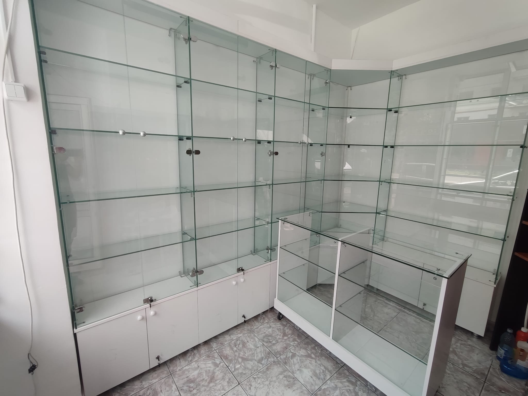 vitrine sticla pentru magazine